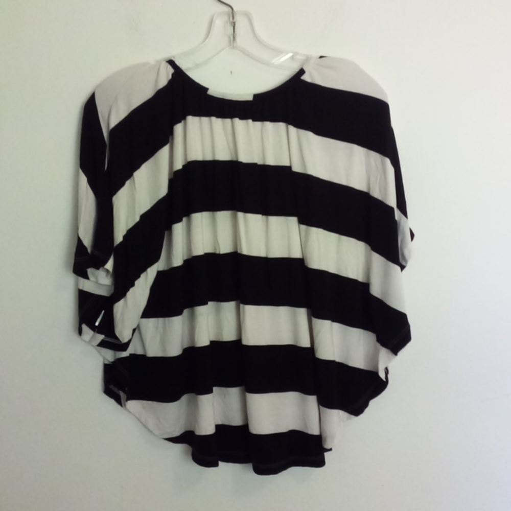 Flowing black and white top - Picture 2 of 4
